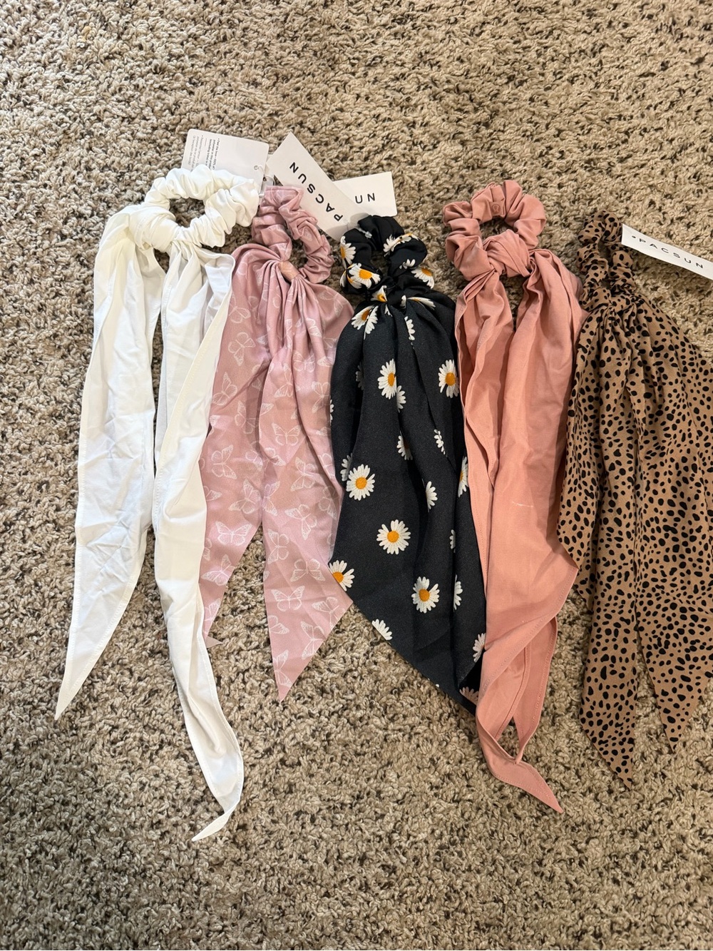 PacSun Multi-Pack Scrunchies with Streamers - White, Pink, Black, Mauve, Brown
